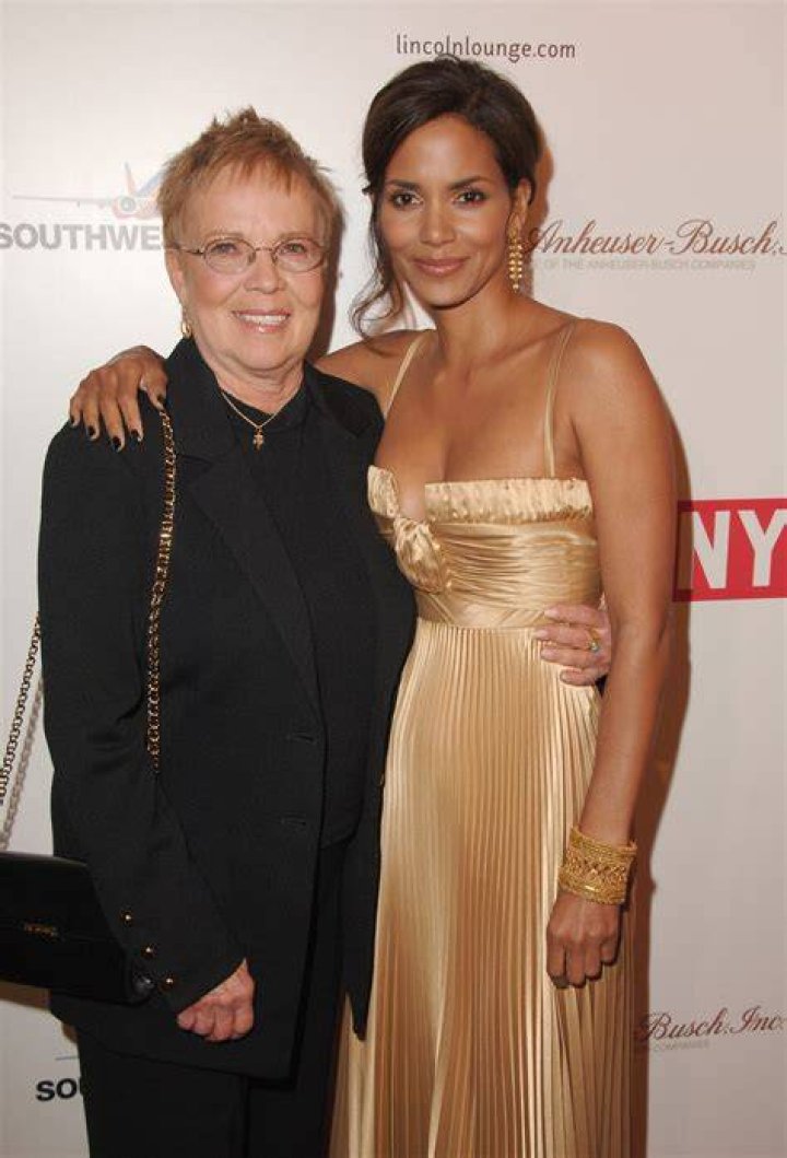 [10000印刷&radic;] halle berry&rsquo;s mom 771828Halle berry mom Bestpixtajpnbrc