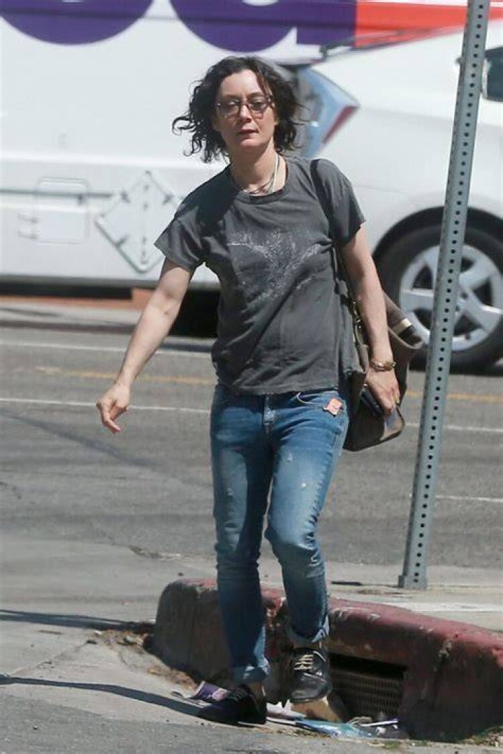 18 Sexy New Sara Gilbert Bikini Pics