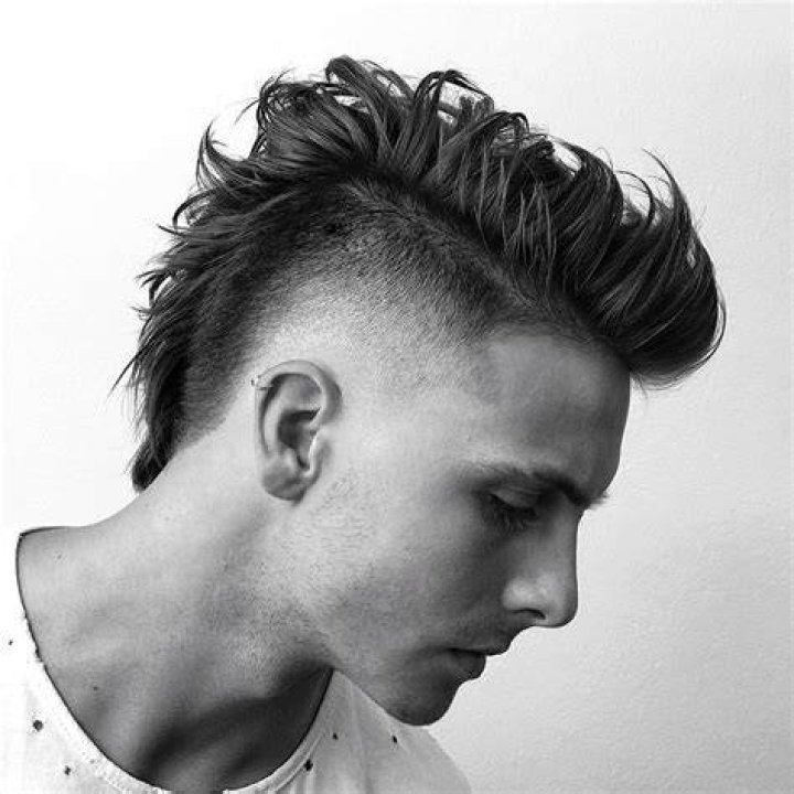 45 Cool Mohawk Hairstyles For Men (2021 Haircut Styles)