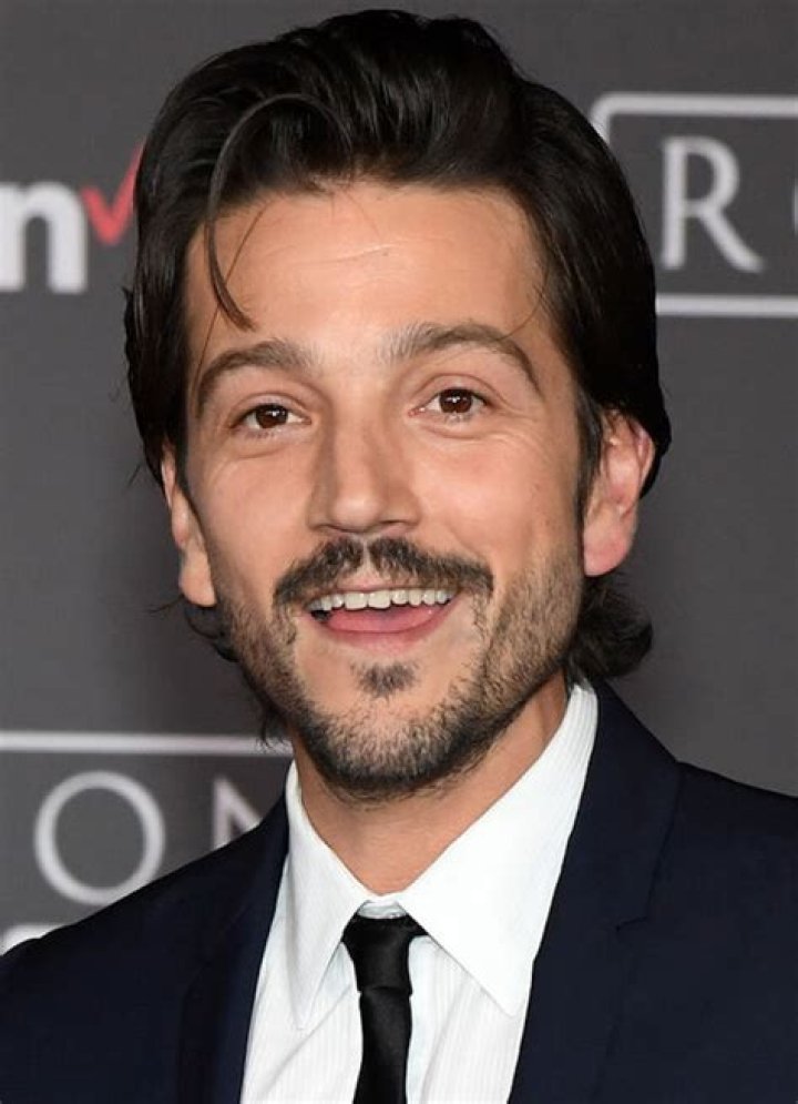 7 Lesser Known Facts About Diego Luna – The Mexican Actor and Producer