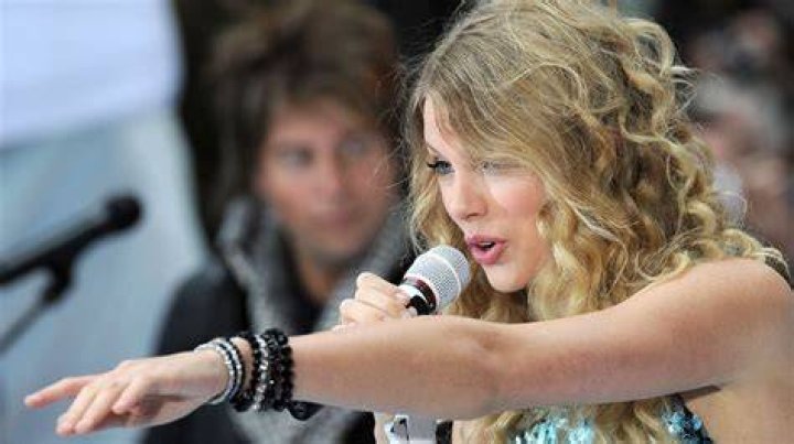 A Deeper Look: Unveiling The Meaning Behind Taylor Swift's "So It Goes"