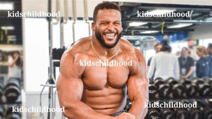 Aaron Donald- Wiki, Age, Net Worth, Girlfriend, Ethnicity, Height, Weight
