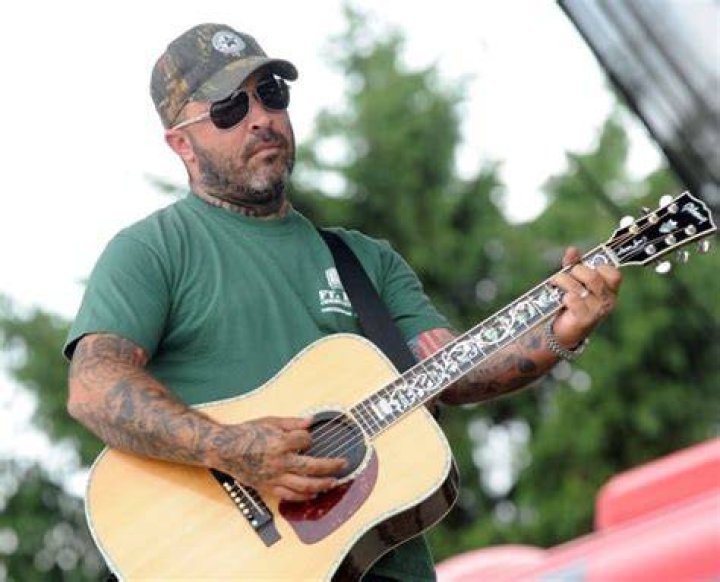 Aaron Lewis Net Worth 2022 Earning, Bio, Age, Height, Career