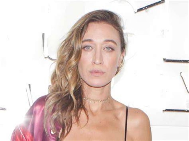 Alana Hadid Net Worth: Unveiling The Model's Wealth And Rise