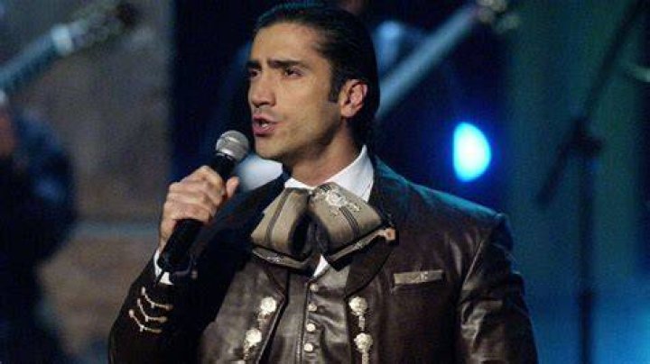 Alejandro Fern&aacute;ndez on What He Admires Most About 'Living Legend