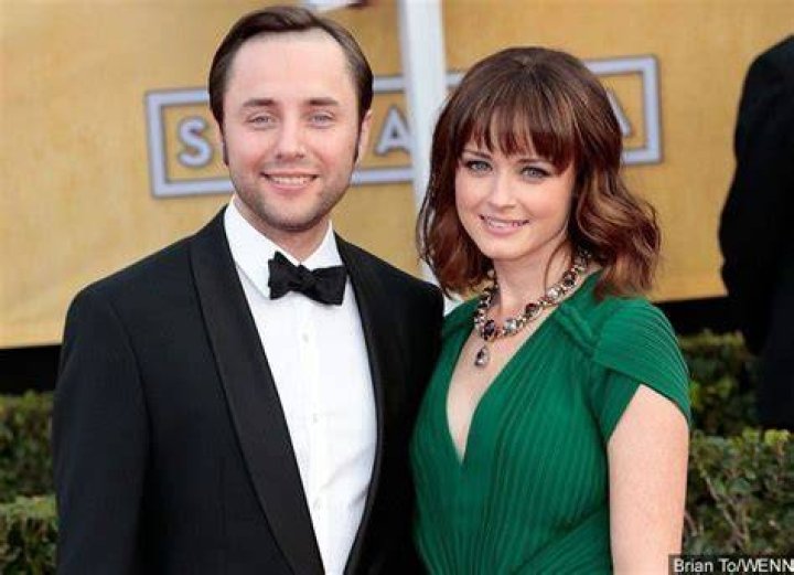 Alexis Bledel 2018 Husband, tattoos, smoking & body measurements Taddlr