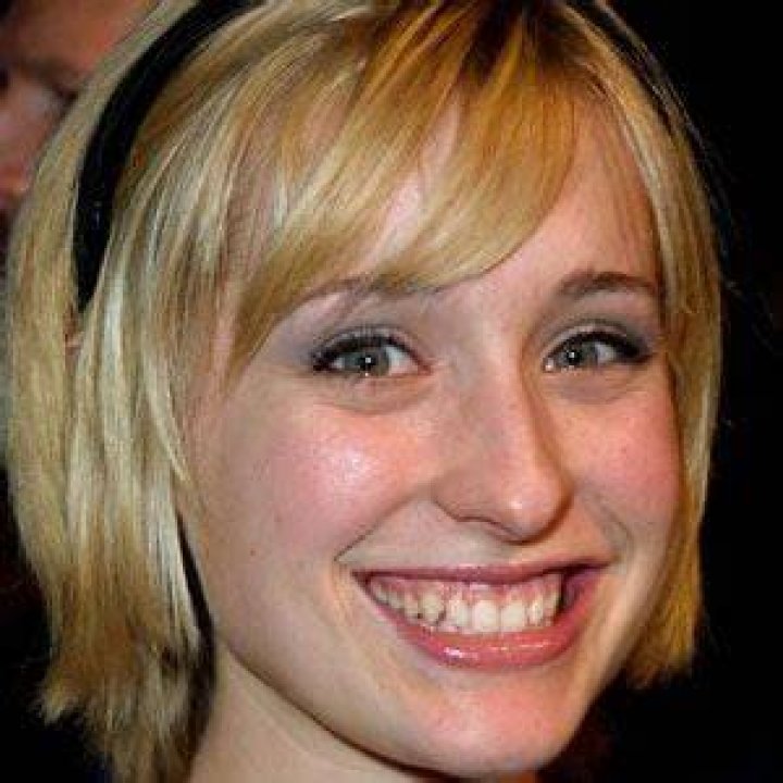 Allison Mack Bio, Age, Parents, Siblings, Husband, Children
