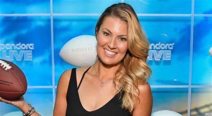 Amanda Balionis Renner&rsquo;s Missing Wedding Ring Begs Questions