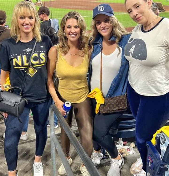 Amanda Renner of CBS r/hot_reporters