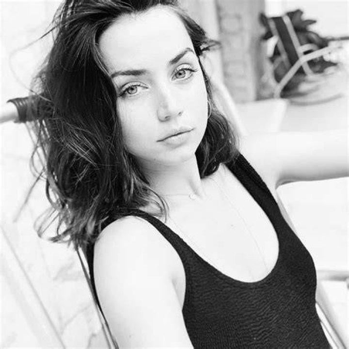 Ana de Armas Bio, Net Worth, Boyfriend, Husband, Age, Wiki, Height