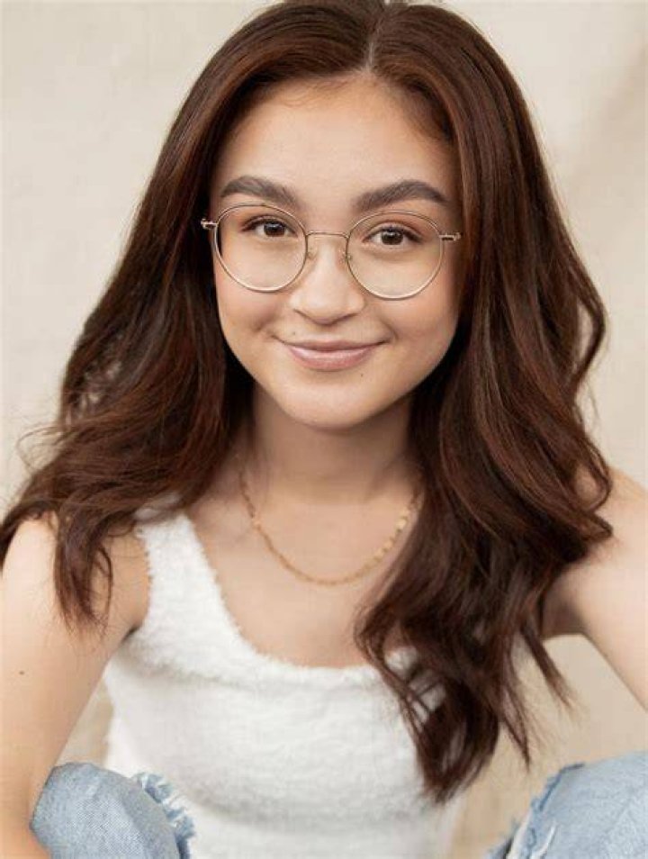 Anna Cathcart vai estrelar s&eacute;rie "XO, Kitty" da Netflix RC 832