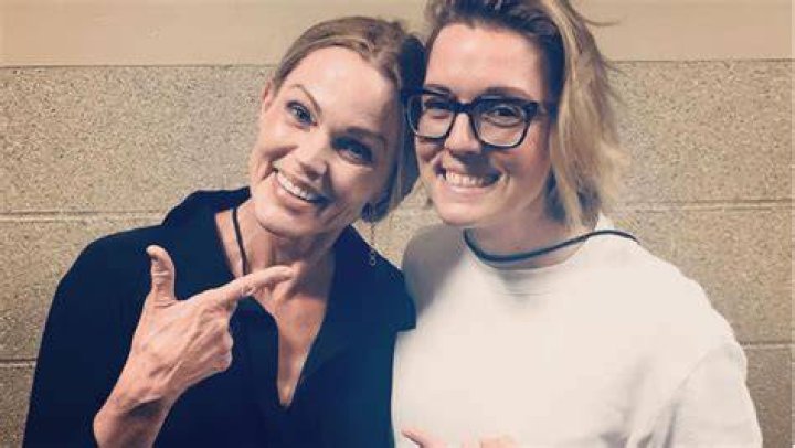 Are Brandi and Belinda Carlisle sisters?