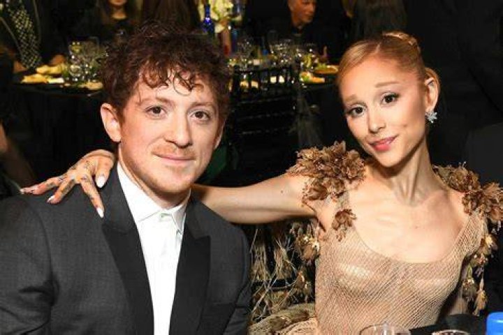 Ariana Grande and Ethan Slater Are 'FullOn Dating' Source (Exclusive)