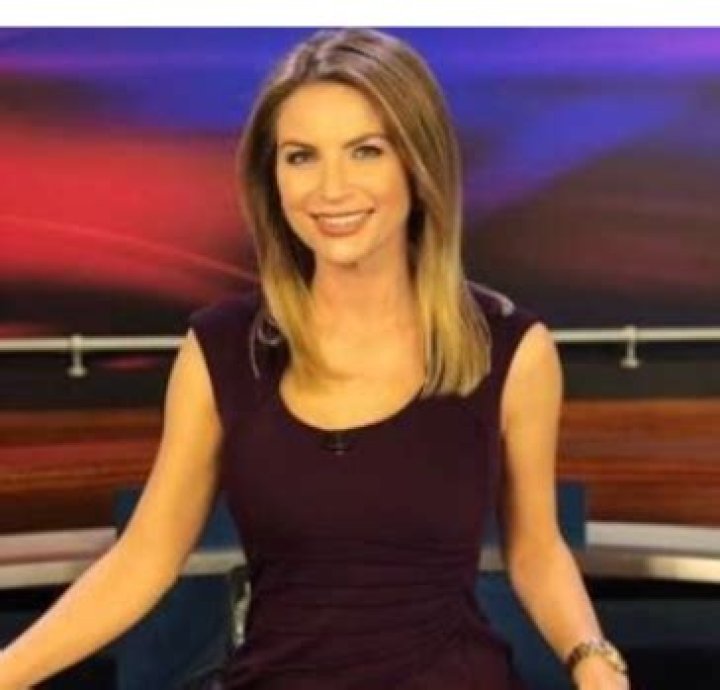Ashley Strohmier KMIZ TV Fall fashion outfits, Simple summer