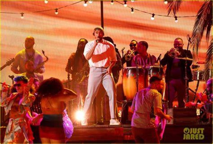 Bad Bunny Performance: Immersive And Unforgettable