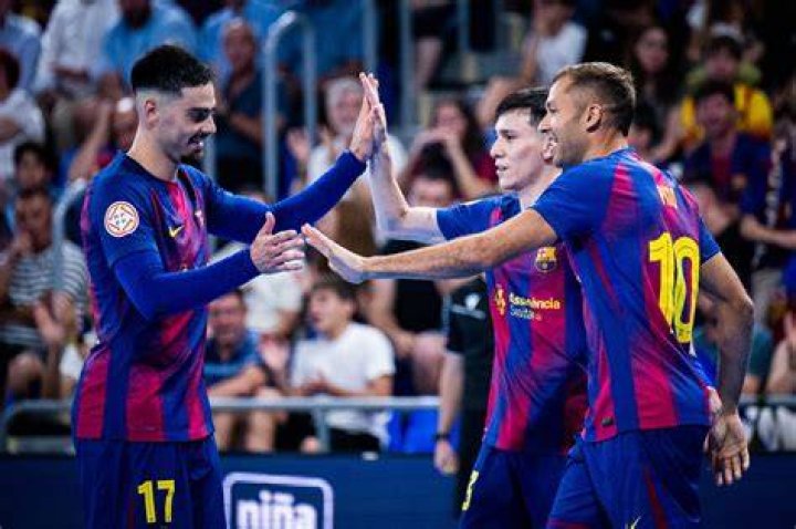 Barça prepares a tribute match to Ronaldinho