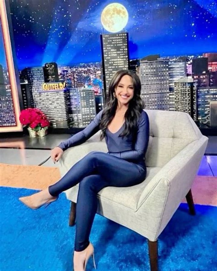 Beautiful Pics of Emily Compagno Feet and Legs