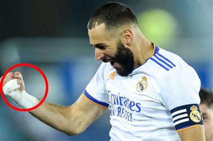 Benzema muestra su "lugar feliz" sus dos hijos