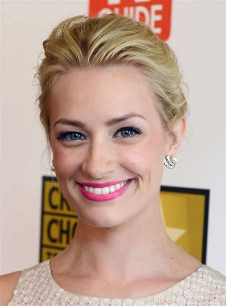 Beth Behrs Beth behrs, Wonder woman art, Dolly parton costume