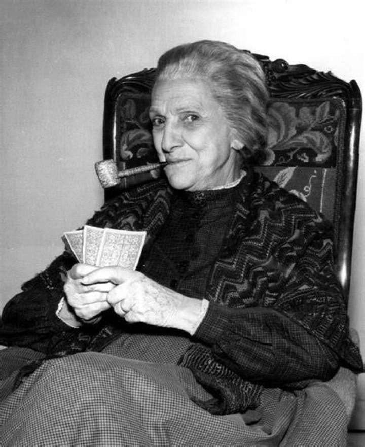 Beulah Bondi (May 3, 1889 January 11, 1981) was an American actress