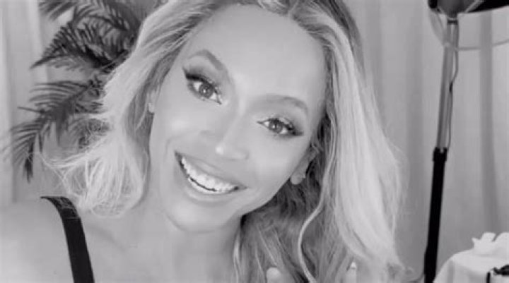 Beyonc&eacute; Shares SUPER Rare Pic With Both Parents Tina & Matthew Knowles