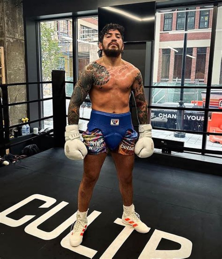 Boxing Dillon Danis shares photo of him hugging Logan Paul's fianc&eacute;