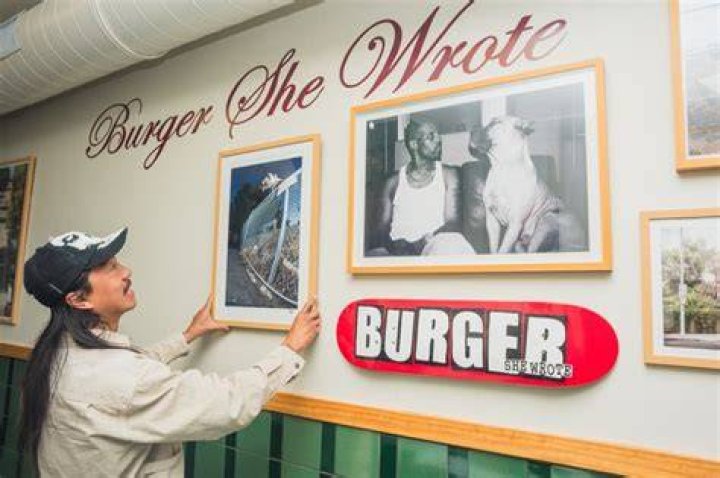Burger She Wrote Review Beverly Grove Los Angeles The Infatuation
