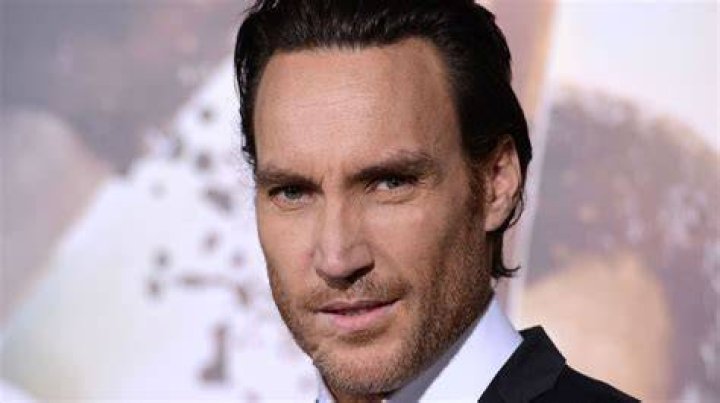 Callan Mulvey de Hartley, cœurs à vif se confie sur son accident Elle