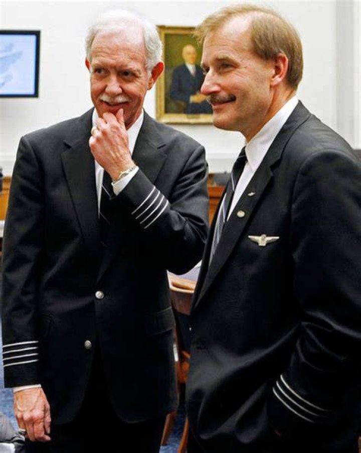 Capt. Sully Sullenberger honored by Medal of Honor recipients