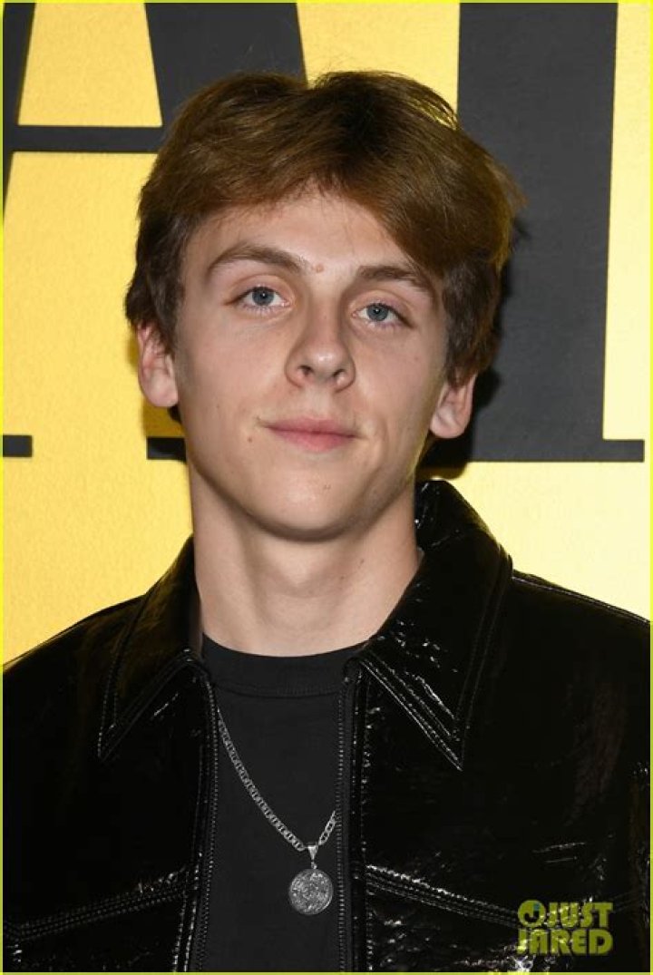 &lsquo;Cobra Kai&rsquo; Stars Jacob Bertrand and Xolo Maridue&ntilde;a Are IRL BFFs