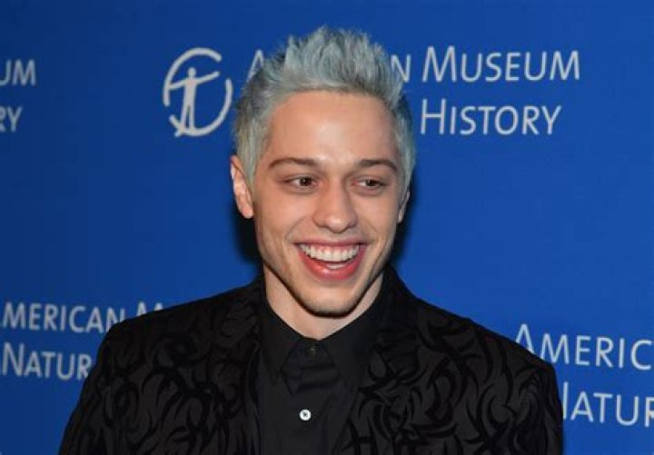 Comediante Pete Davidson &eacute; internado para tratar sa&uacute;de mental
