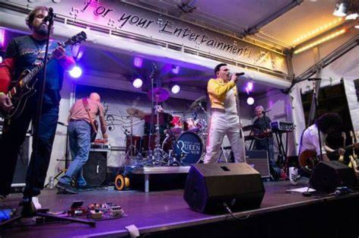 Dates and full line-up of singers and bands |