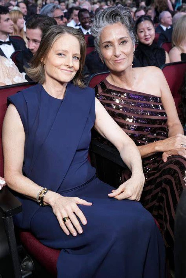 Did Jodie Foster get married? How old is Jodie Foster wife? ABTC
