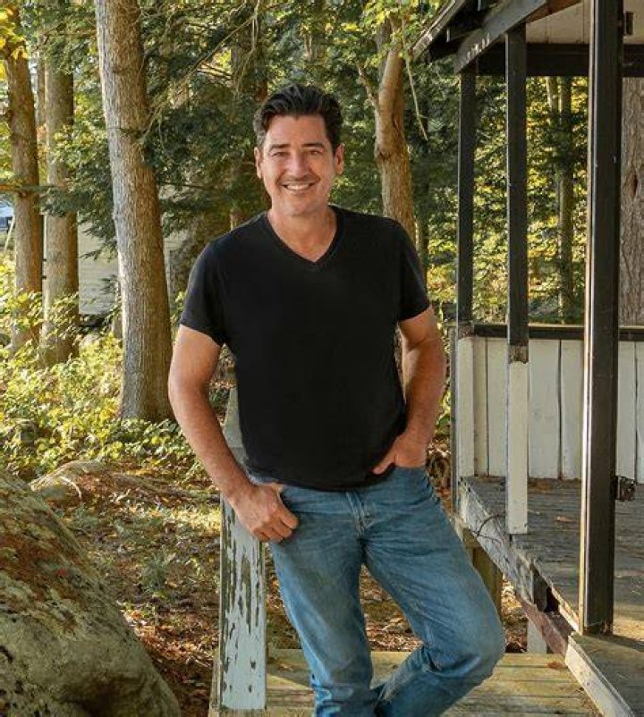 Discover: Is Jonathan Knight The Elder Sibling?