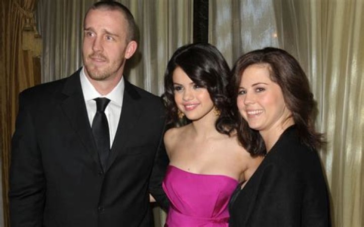Discover The Family Ties: Selena Gomez's Parents Unveiled