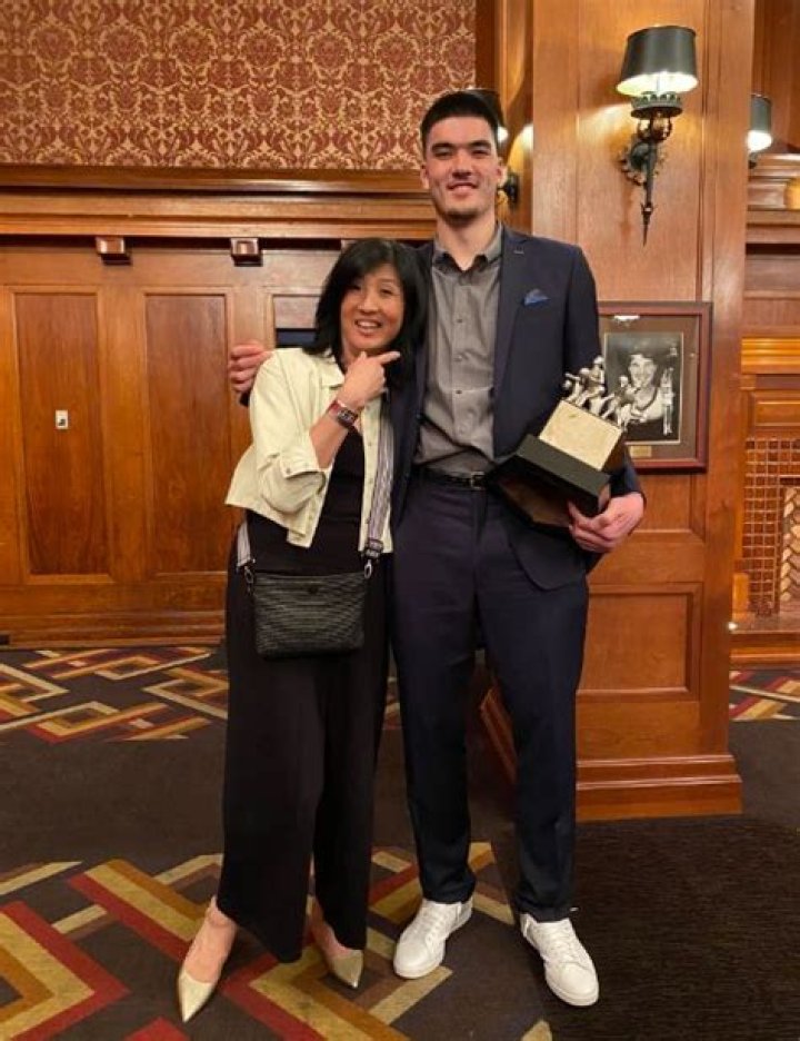 Discover The Height Difference Between Zach Edey And His Mother