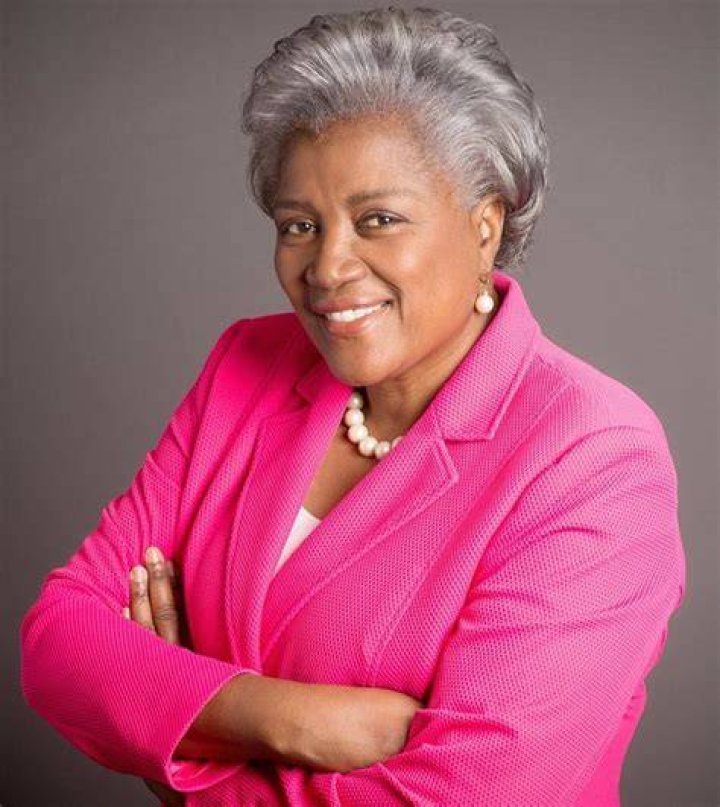 Donna Brazile's electionnight makeover has social media buzzing