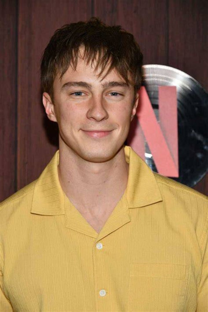 Drew Starkey&rsquo;s biography age, height, family, movies and TV shows Legit.ng
