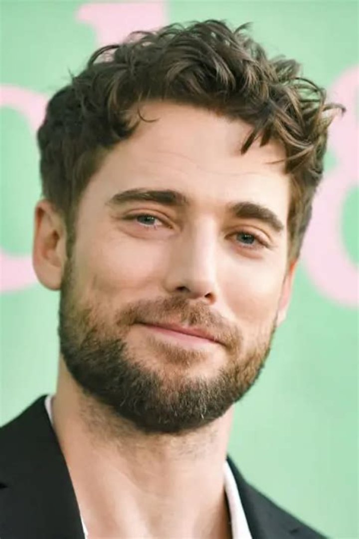 Dustin Milligan