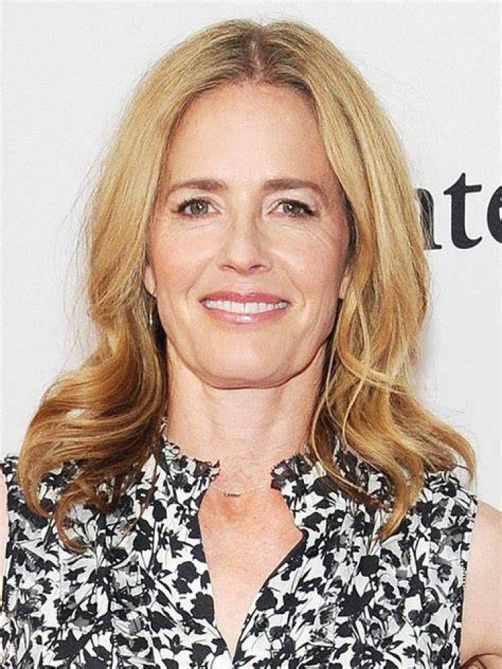 Elisabeth Shue 2018 Hair, Eyes, Feet, Legs, Style, Weight & No Makeup