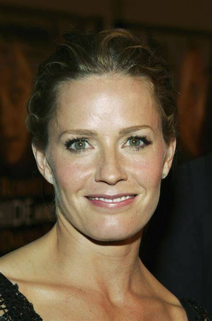 Elisabeth Shue: Uncovering Her Award-Winning Journey
