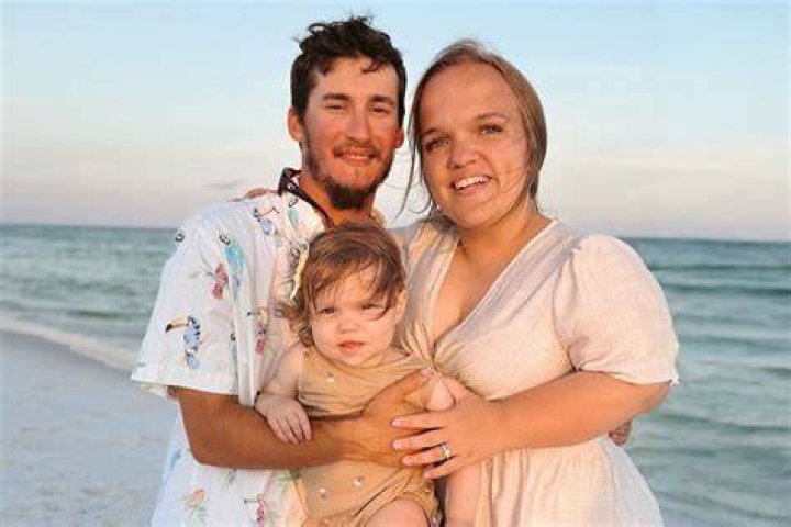 Elizabeth Johnston's Baby: Unraveling The Truth About Dwarfism