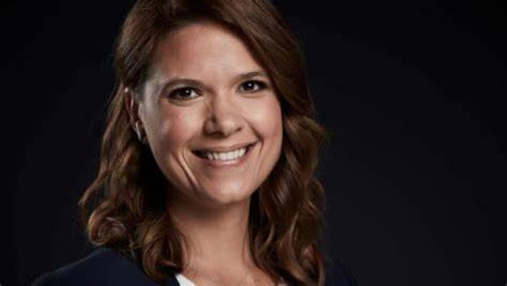Elizabeth Rancourt &agrave; l'animation de matchs de la LNH &agrave; TVA Sports TVA