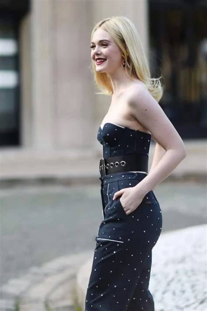 Elle Fanning Hottest Pictures In Bikini & HD Photoshoots