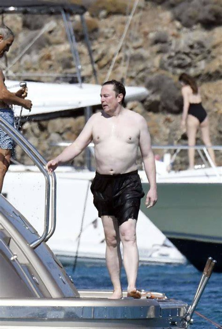 Elon musk shirtless pic from greece gone viral time.news Time News