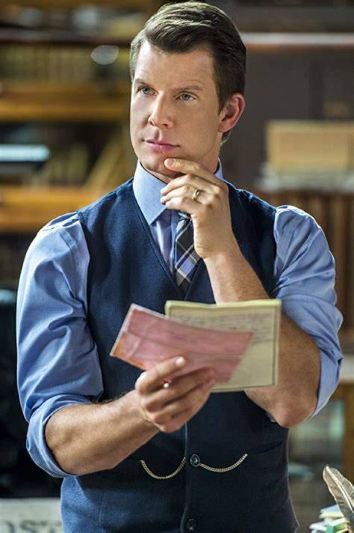 Eric Mabius Oliver O&rsquo;Toole on Signed Sealed Delivered Joy in the