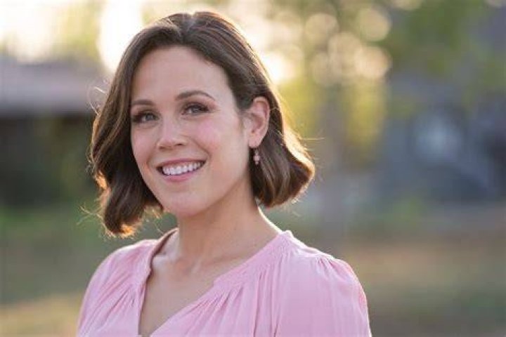 Erin Krakow Husband Name, Net Worth, Career & Biography