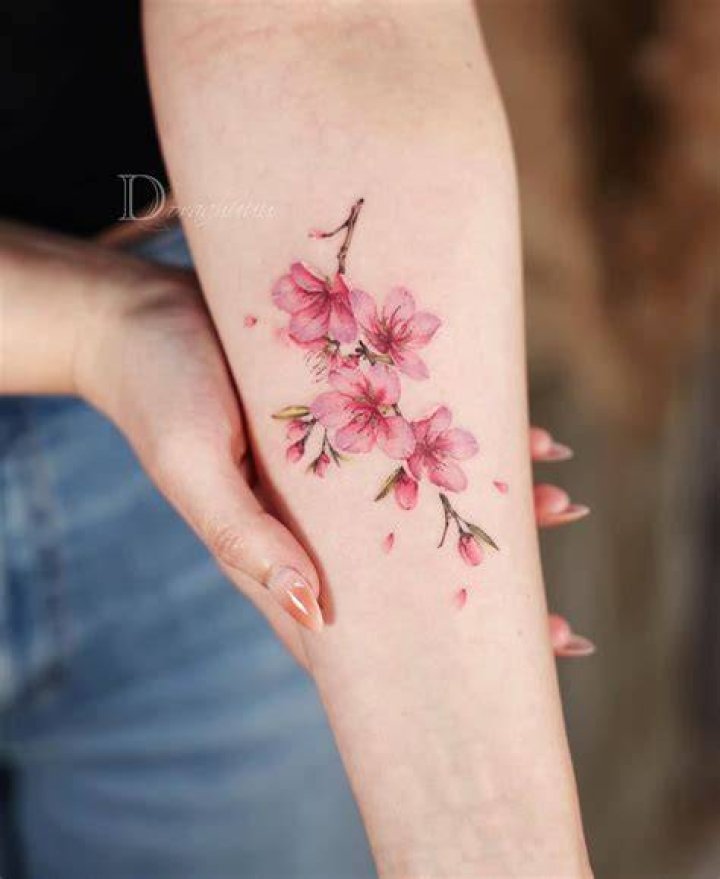 Exquisite Rib Tattoo Flowers: Designs That Blossom On Your Skin