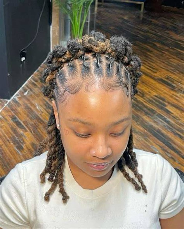 Eye-Catching Short Dread Styles: Express Yourself With Bold Flair