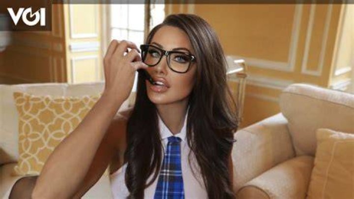 From Paige Spiranac to Holly Sonders ·